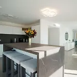 Montecarlo Luxury Pool Apartman
