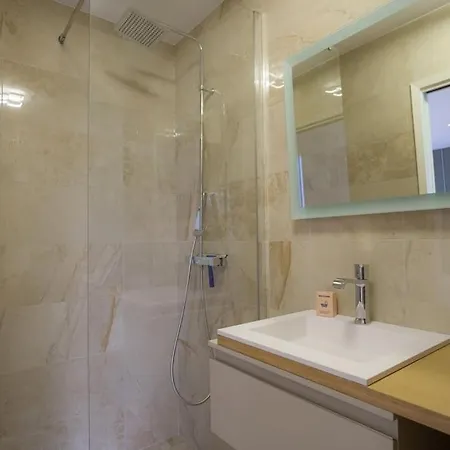 Montecarlo Luxury Pool Босолей
