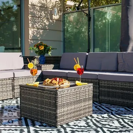 Montecarlo Luxury Pool Босолей