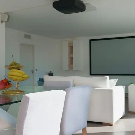 Апартаменты Montecarlo Luxury Pool